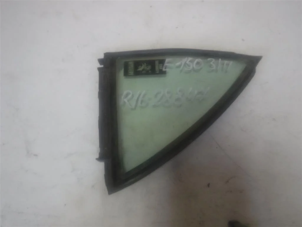 Стекло двери задней правой (форточка) Toyota Corolla X (2006—2010)