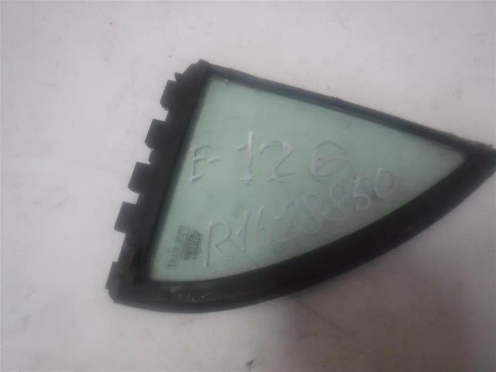 Стекло двери задней правой (форточка) Toyota Corolla X (2006—2010)