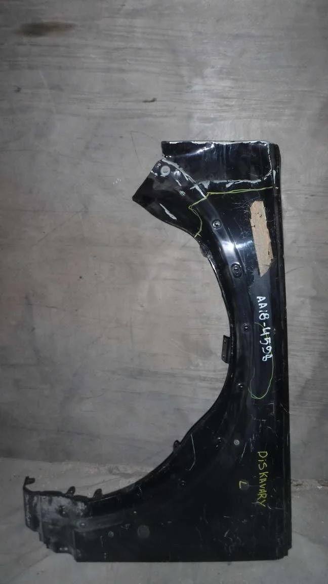 Крыло переднее левое Land Rover Discovery III (2004—2009)