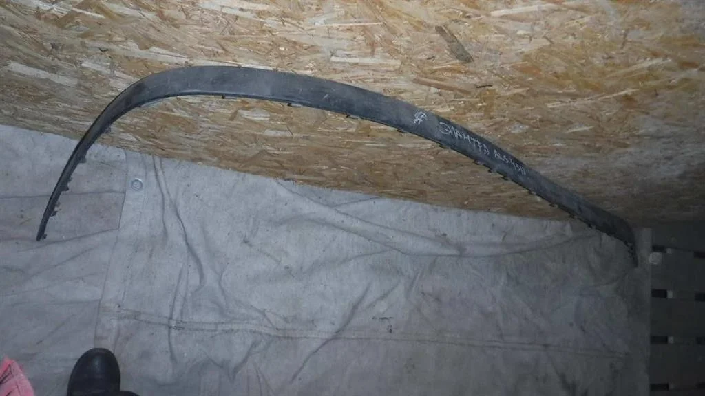 Накладка заднего бампера Hyundai Elantra III (2000—2003)