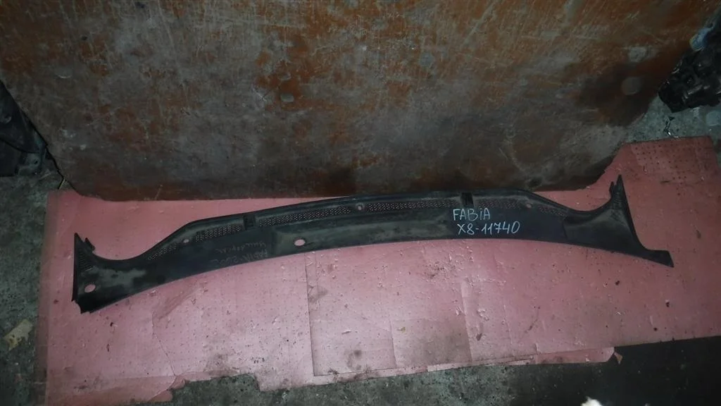 Решетка стеклоочистителя (планка под лобовое стекло, жабо) Skoda Fabia I (1999—2004)