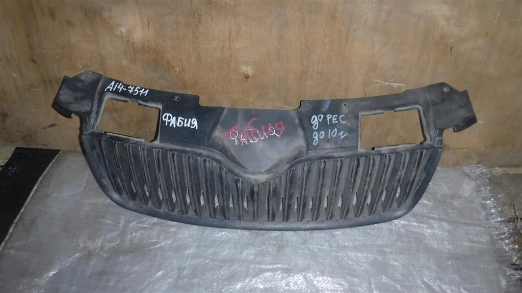 Решетка радиатора Skoda Fabia II (2007—2010)