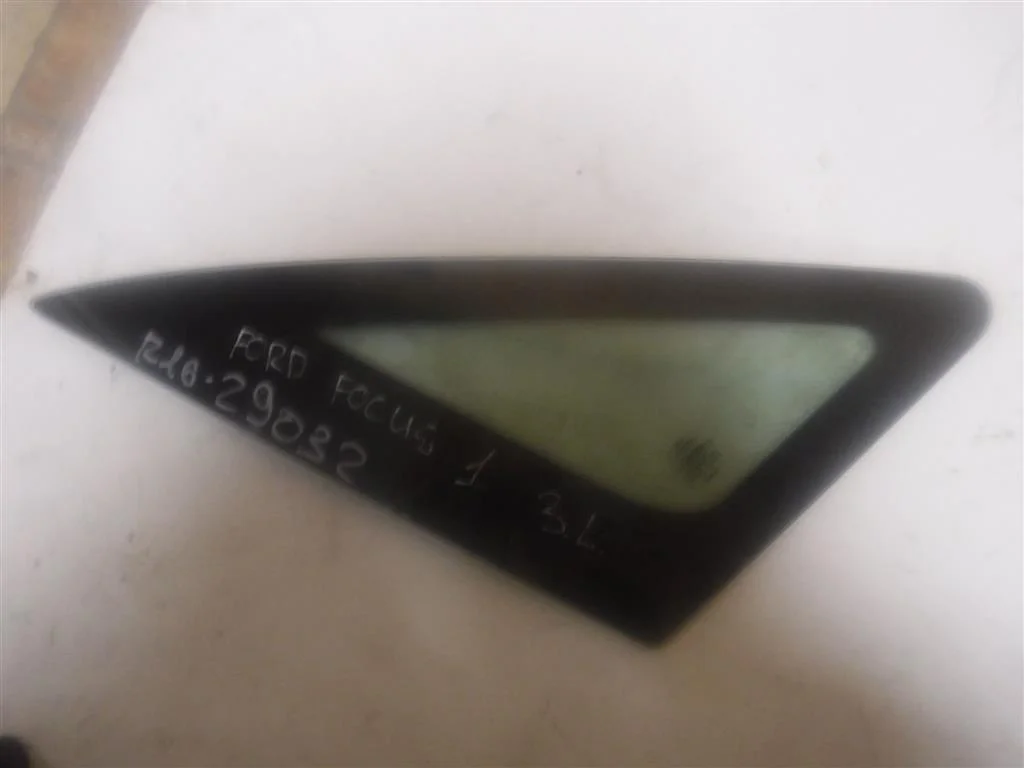 Стекло кузовное глухое левое Ford Focus I (1998—2004)