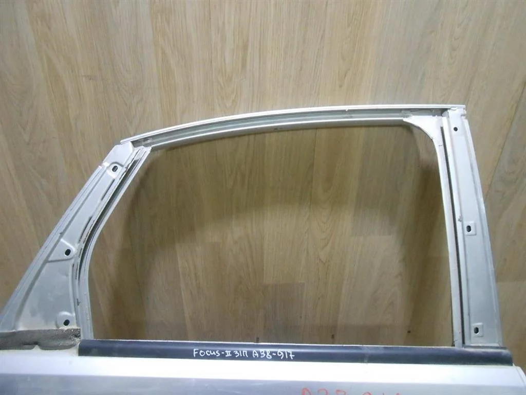 Накладка стекла заднего правого Ford Focus II (2005—2008)