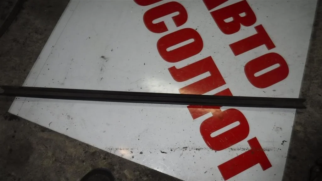 Накладка стекла переднего правого Ford Focus II (2005—2008)