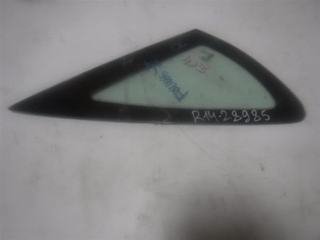 Стекло кузовное глухое правое Ford Focus II (2005—2008)