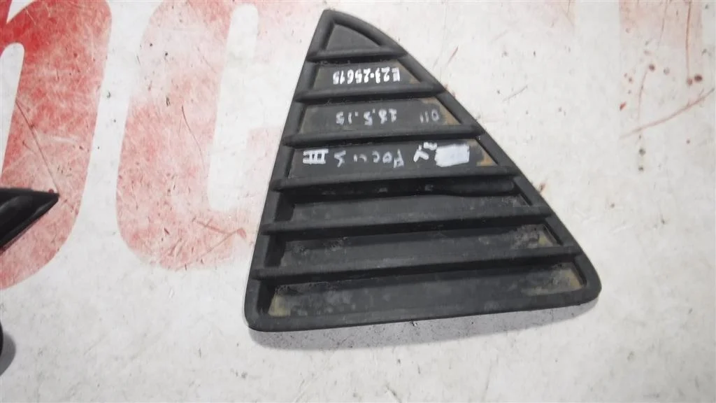 Решетка в бампер левая Ford Focus III (2011—2015)