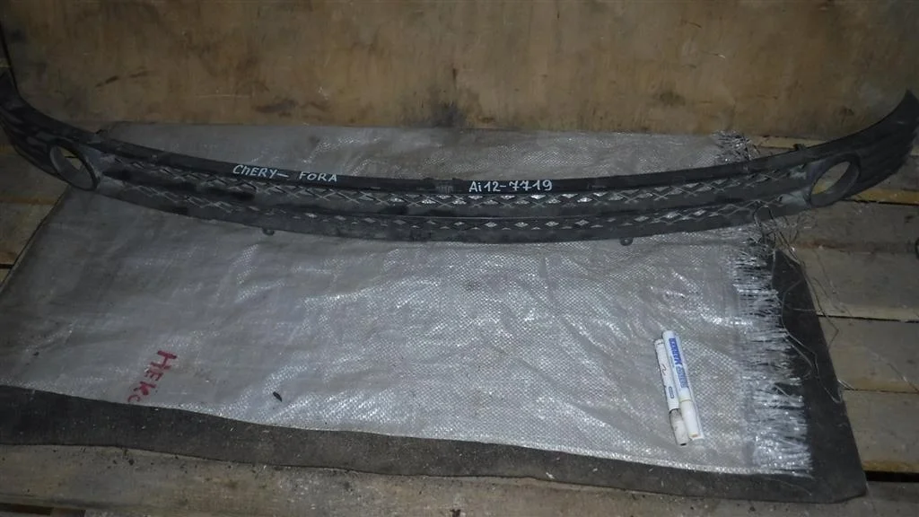 Решетка в бампер центральная Chery Fora (A21) A21 (2006—2011)