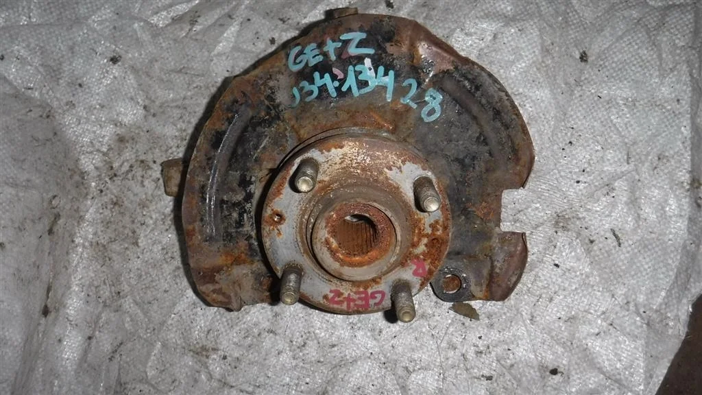 Кулак поворотный передний левый Hyundai Getz I рестайлинг (2005—2011)