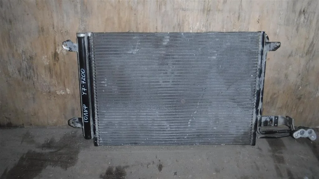 Радиатор кондиционера (конденсер) Volkswagen Golf Mk5 (2003—2009)