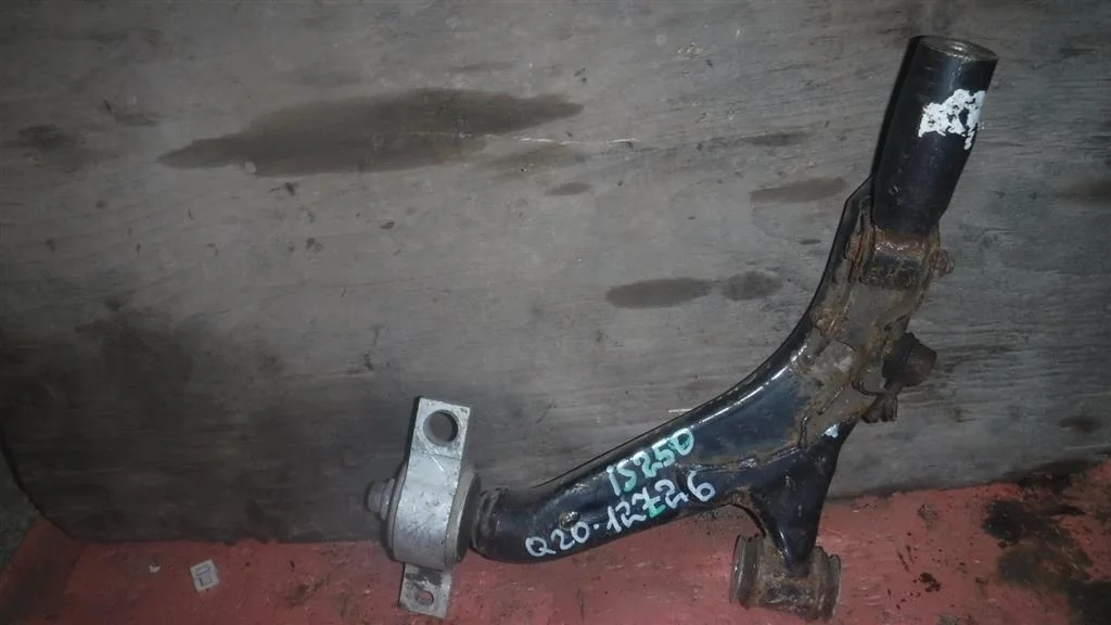 Рычаг передний нижний левый Lexus IS II (2005—2008)