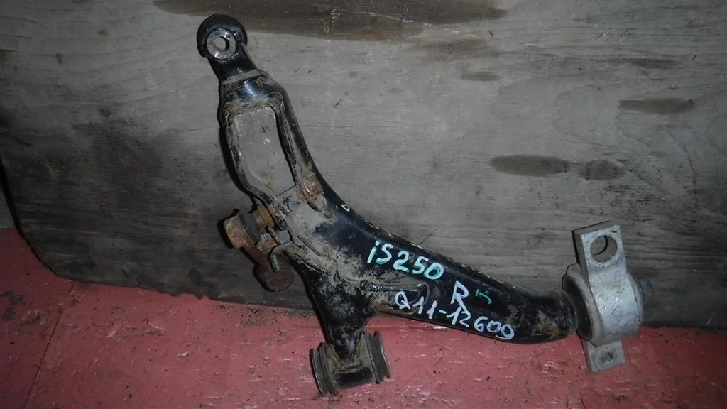 Рычаг передний нижний правый Lexus IS II (2005—2008)