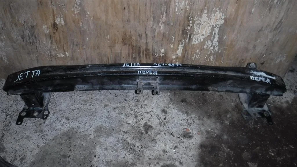 Усилитель переднего бампера Volkswagen Jetta V (2005—2011)