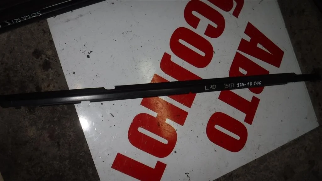 Накладка стекла заднего правого Mitsubishi Lancer X (2007—2010)