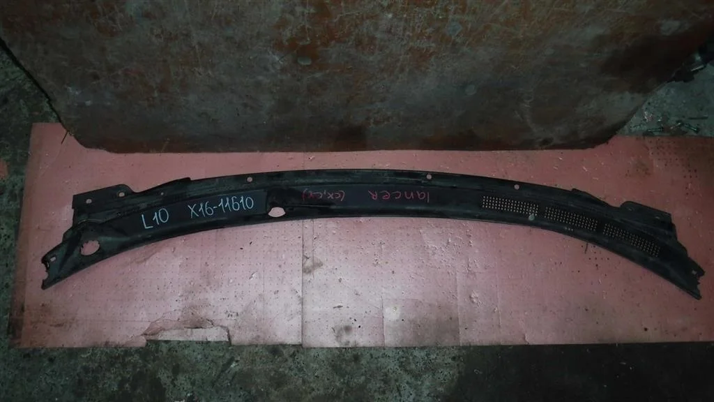 Решетка стеклоочистителя (планка под лобовое стекло, жабо) Mitsubishi Lancer X (2007—2010)