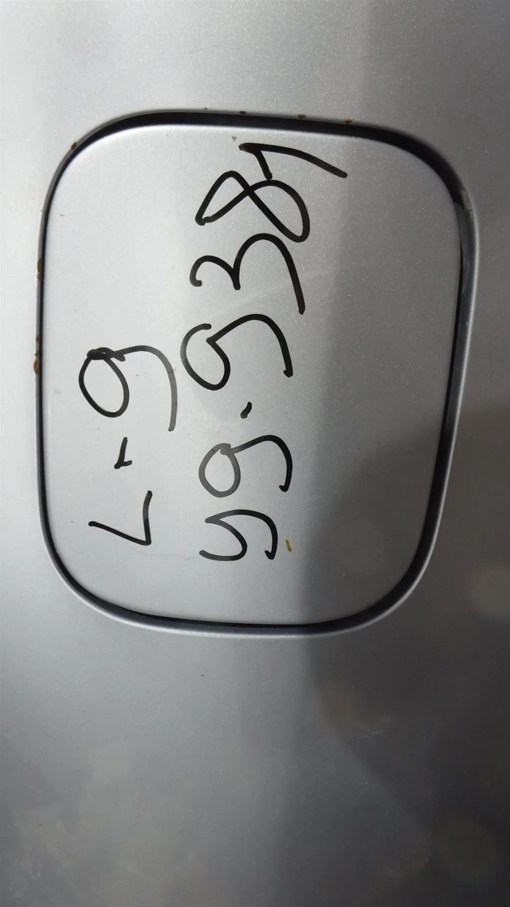 Лючок бензобака Mitsubishi Lancer IX (2000—2007)