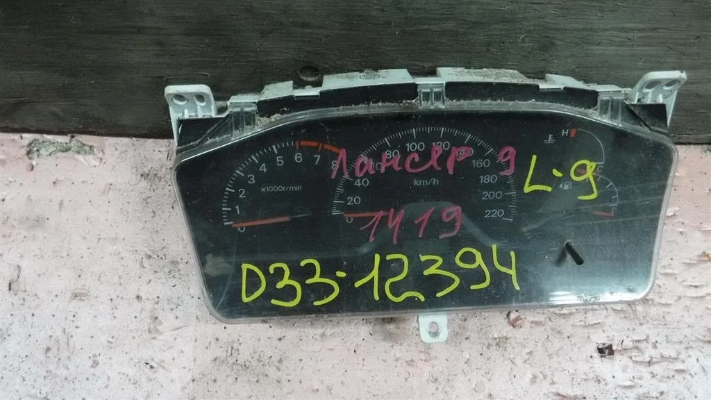 Панель приборов Mitsubishi Lancer IX (2000—2007)