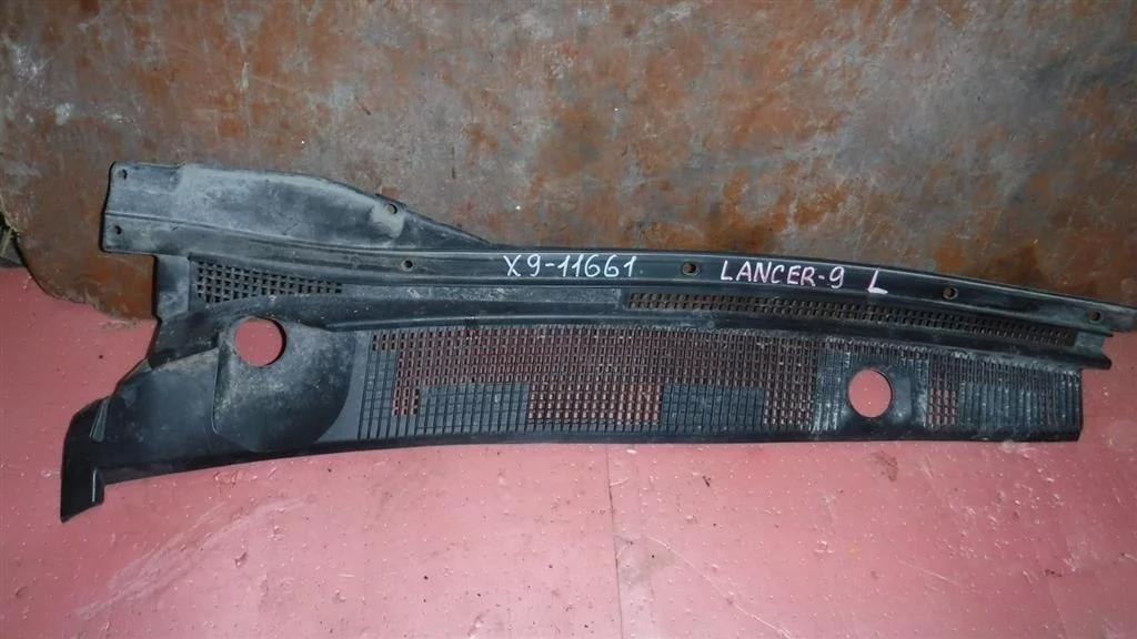 Решетка стеклоочистителя (планка под лобовое стекло, жабо) Mitsubishi Lancer IX (2000—2007)