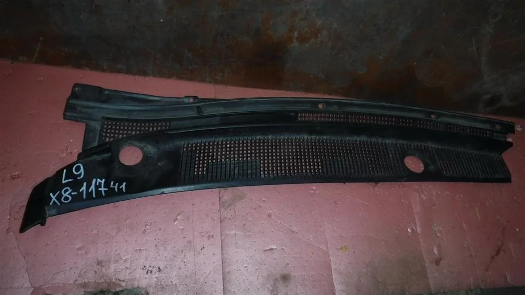 Решетка стеклоочистителя (планка под лобовое стекло, жабо) Mitsubishi Lancer IX (2000—2007)