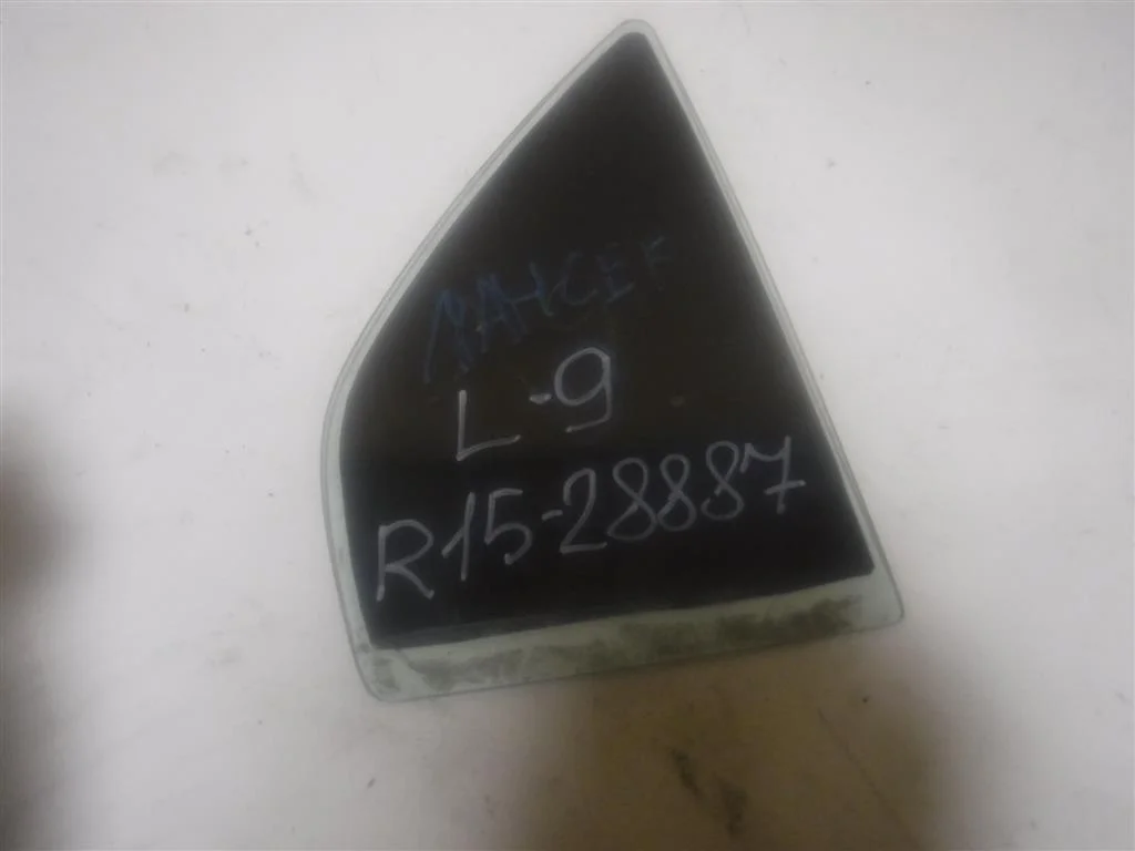 Стекло двери задней правой (форточка) Mitsubishi Lancer IX (2000—2007)