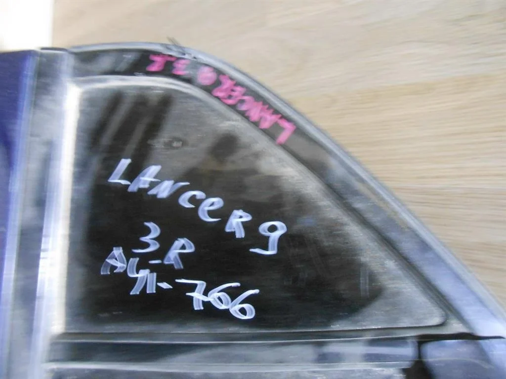 Стекло двери задней правой (форточка) Mitsubishi Lancer IX (2000—2007)