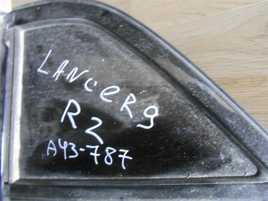 Стекло двери задней правой (форточка) Mitsubishi Lancer IX (2000—2007)