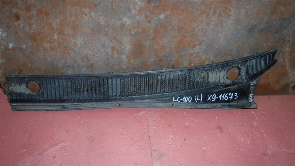 Решетка стеклоочистителя (планка под лобовое стекло, жабо) Toyota Land Cruiser 100 (1998—2002)