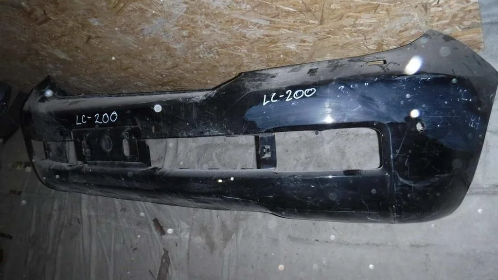 Бампер передний Toyota Land Cruiser 200 (2007—2012)