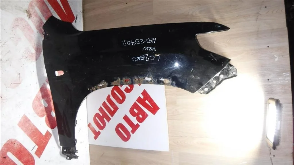 Крыло переднее правое Toyota Land Cruiser 200 (2007—2012)