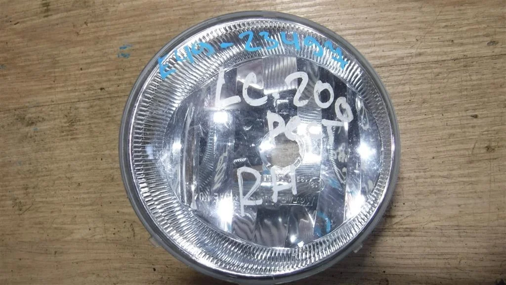 Фара противотуманная правая Toyota Land Cruiser 200 (2007—2012)