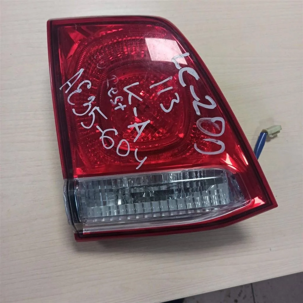 Фонарь задний внутренний левый Toyota Land Cruiser 200 (2007—2012)