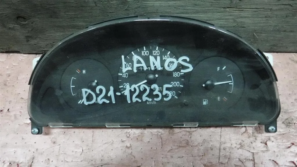 Панель приборов Chevrolet Lanos I (2002—2009)