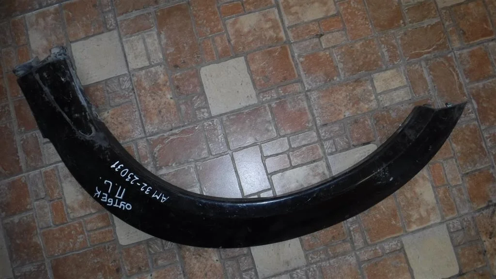 Накладка переднего крыла левого Subaru Outback