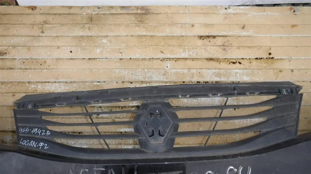 Решетка радиатора Renault Logan I (2004—2009)