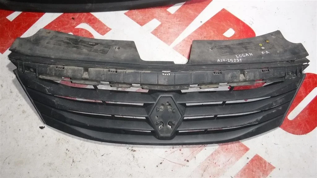 Решетка радиатора Renault Logan I (2004—2009)