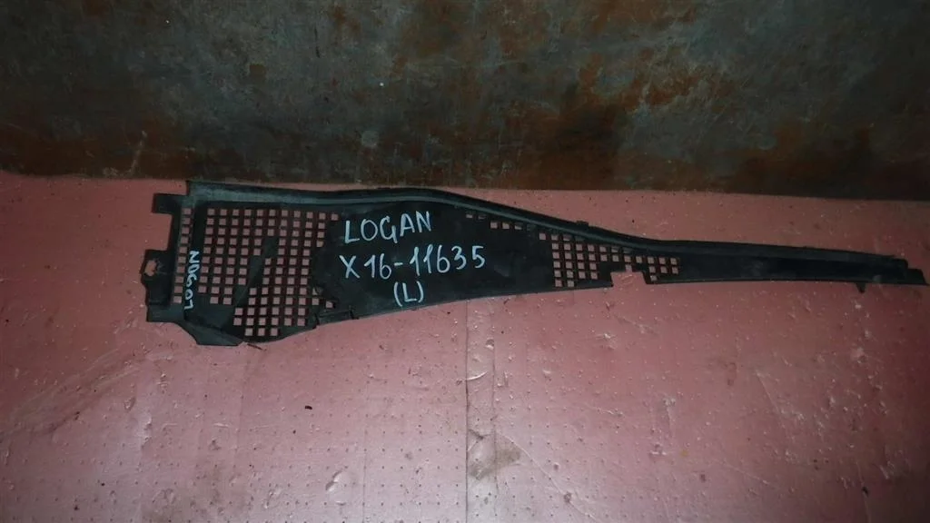 Решетка стеклоочистителя (планка под лобовое стекло, жабо) Renault Logan I (2004—2009)