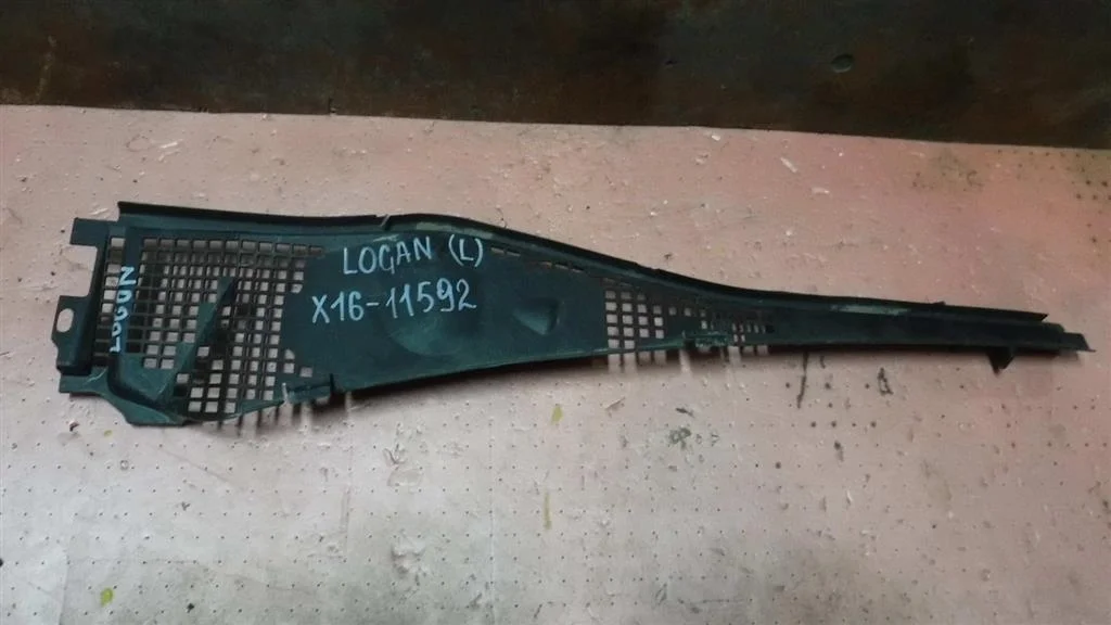 Решетка стеклоочистителя (планка под лобовое стекло, жабо) Renault Logan I (2004—2009)