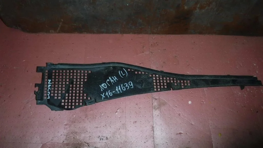 Решетка стеклоочистителя (планка под лобовое стекло, жабо) Renault Logan I (2004—2009)