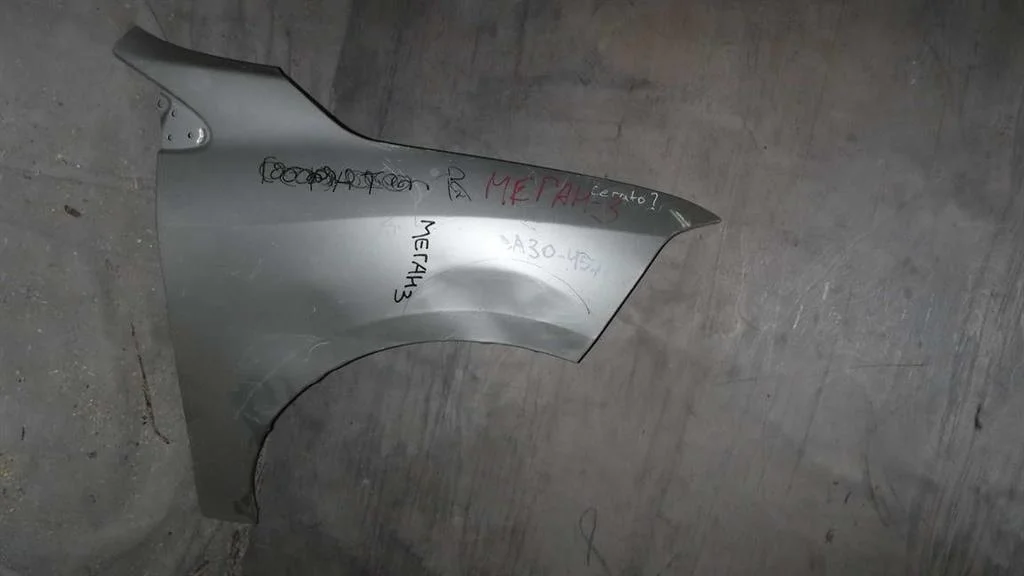 Крыло переднее правое Renault Megane III (2008—2014)