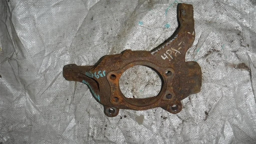 Кулак поворотный передний левый Nissan Murano Z50 (2002—2008)