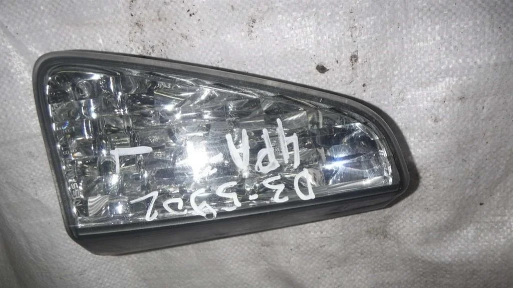 Фонарь задний внутренний правый Nissan Murano Z50 (2002—2008)