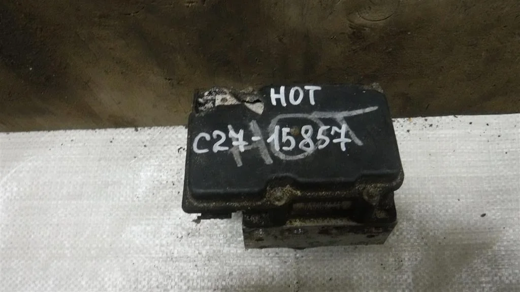 Блок ABS (насос) Nissan Note E11 (2005—2009)