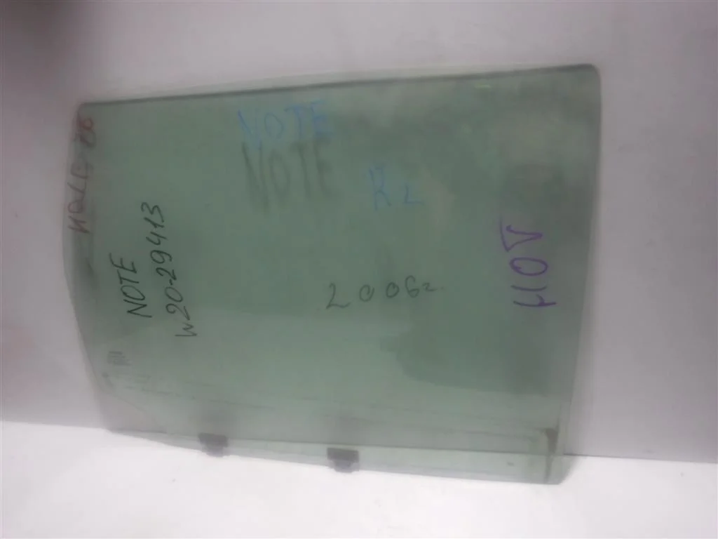 Стекло двери задней правой Nissan Note E11 (2005—2009)