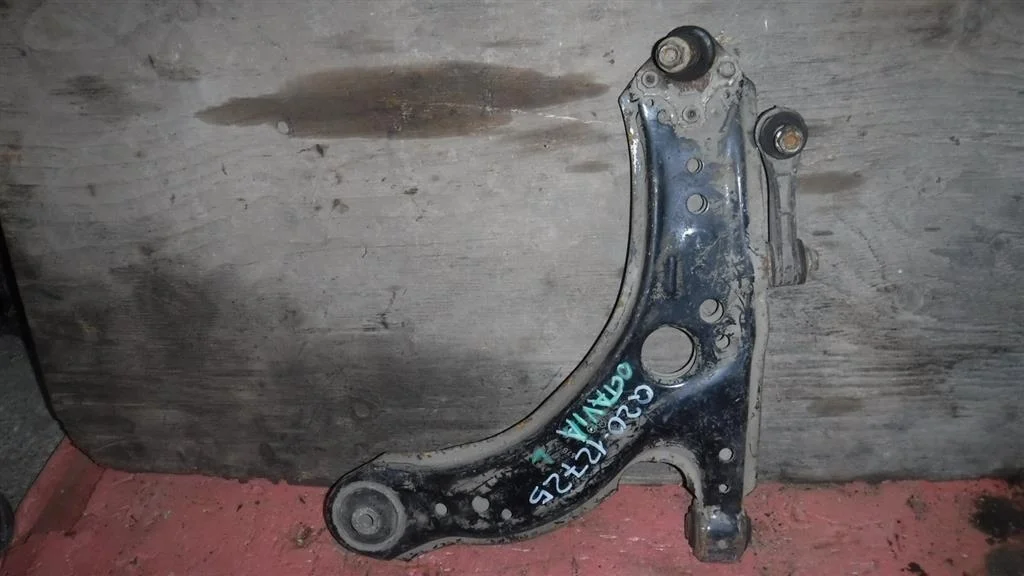 Рычаг передний левый/правый Skoda Octavia I рестайлинг (2000—2011)