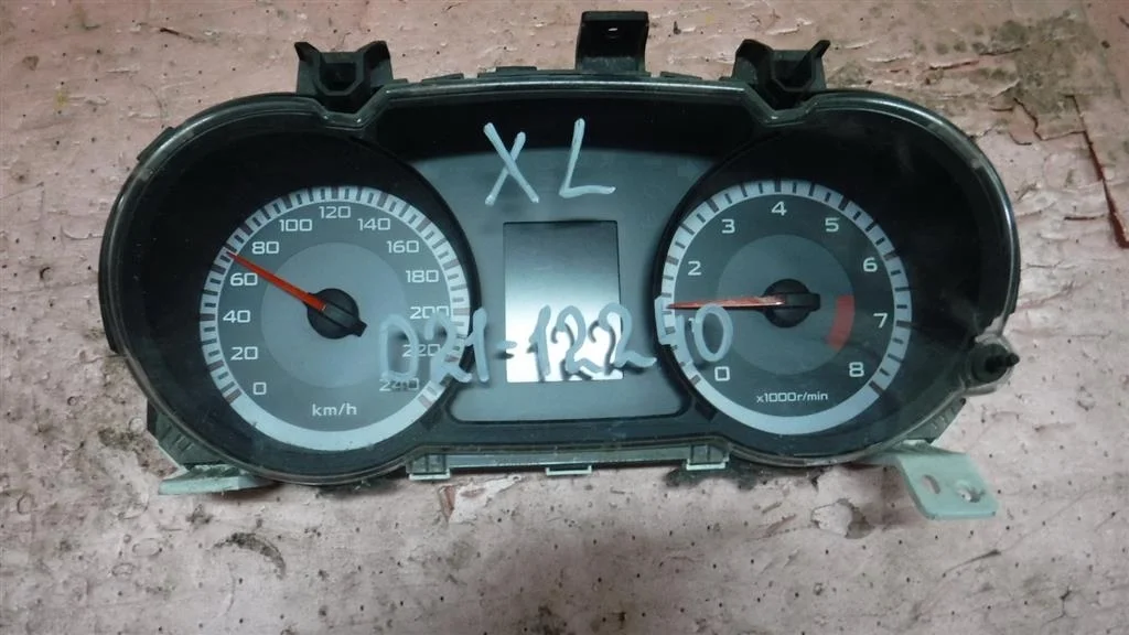 Панель приборов Mitsubishi Outlander I (2002—2009)