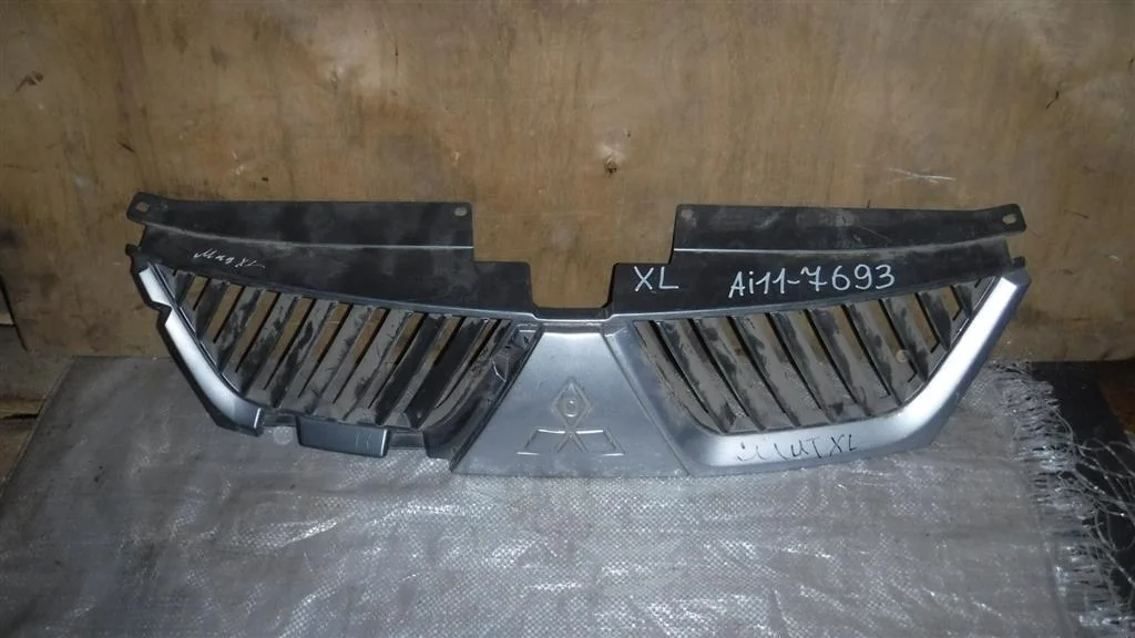 Решетка радиатора Mitsubishi Outlander I (2002—2009)