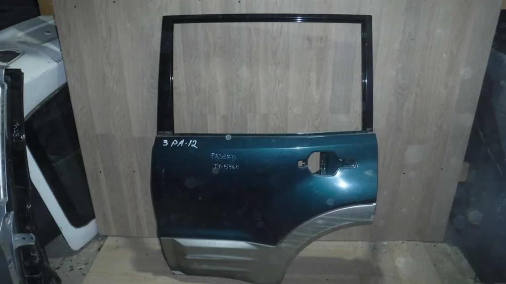 Дверь задняя левая Mitsubishi Pajero III (1999—2003)