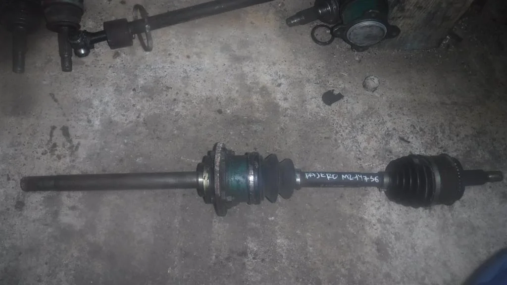 Полуось передняя правая Mitsubishi Pajero III (1999—2003)