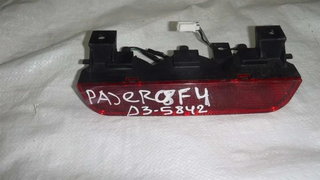 Фонарь задний (стоп сигнал) Mitsubishi Pajero III (1999—2003)