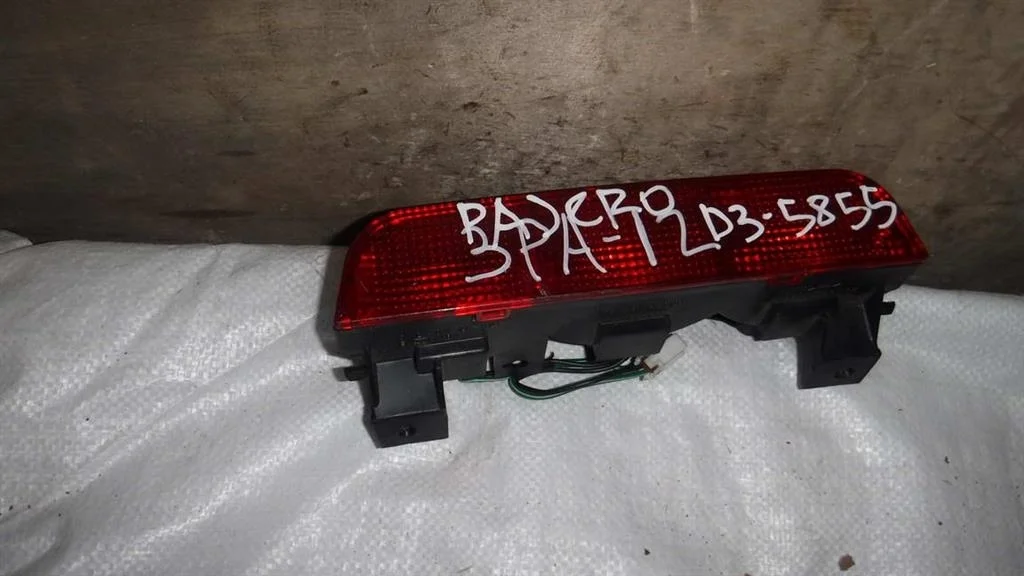 Фонарь задний (стоп сигнал) Mitsubishi Pajero III (1999—2003)